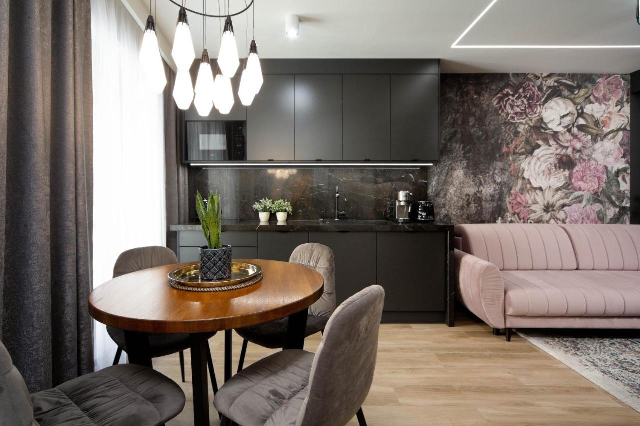 Jacuzzi Apartment Main Square Красков Екстериор снимка