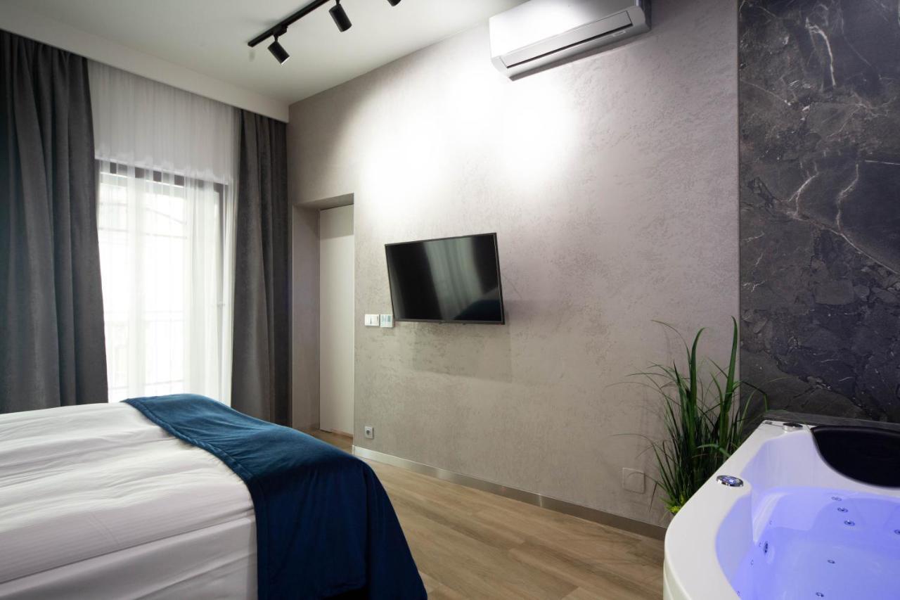 Jacuzzi Apartment Main Square Красков Екстериор снимка