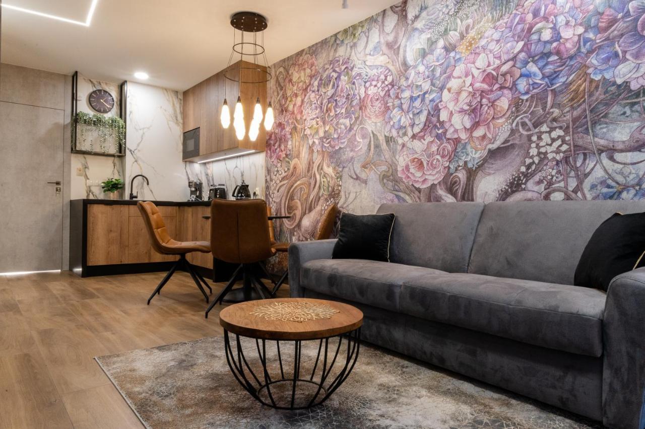 Jacuzzi Apartment Main Square Красков Екстериор снимка