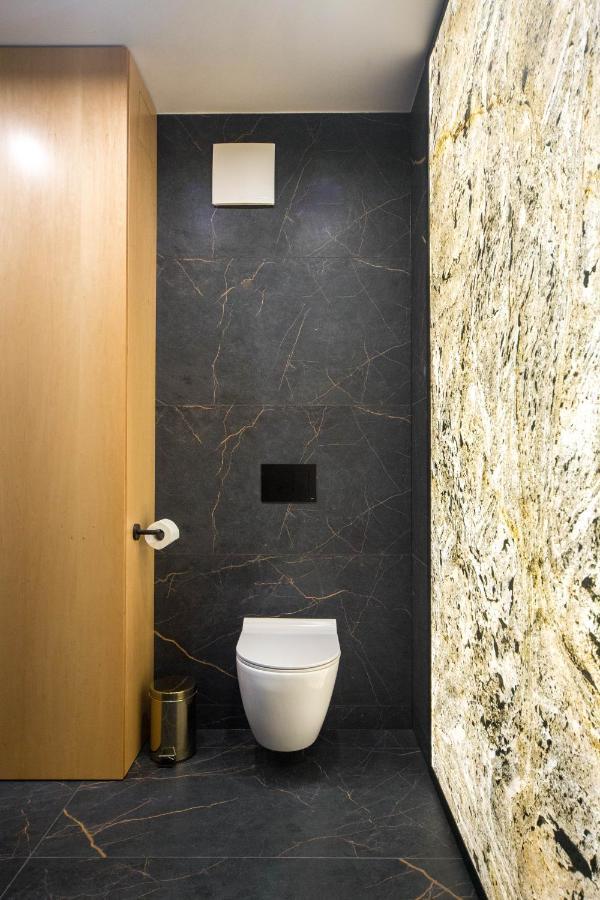 Jacuzzi Apartment Main Square Красков Екстериор снимка