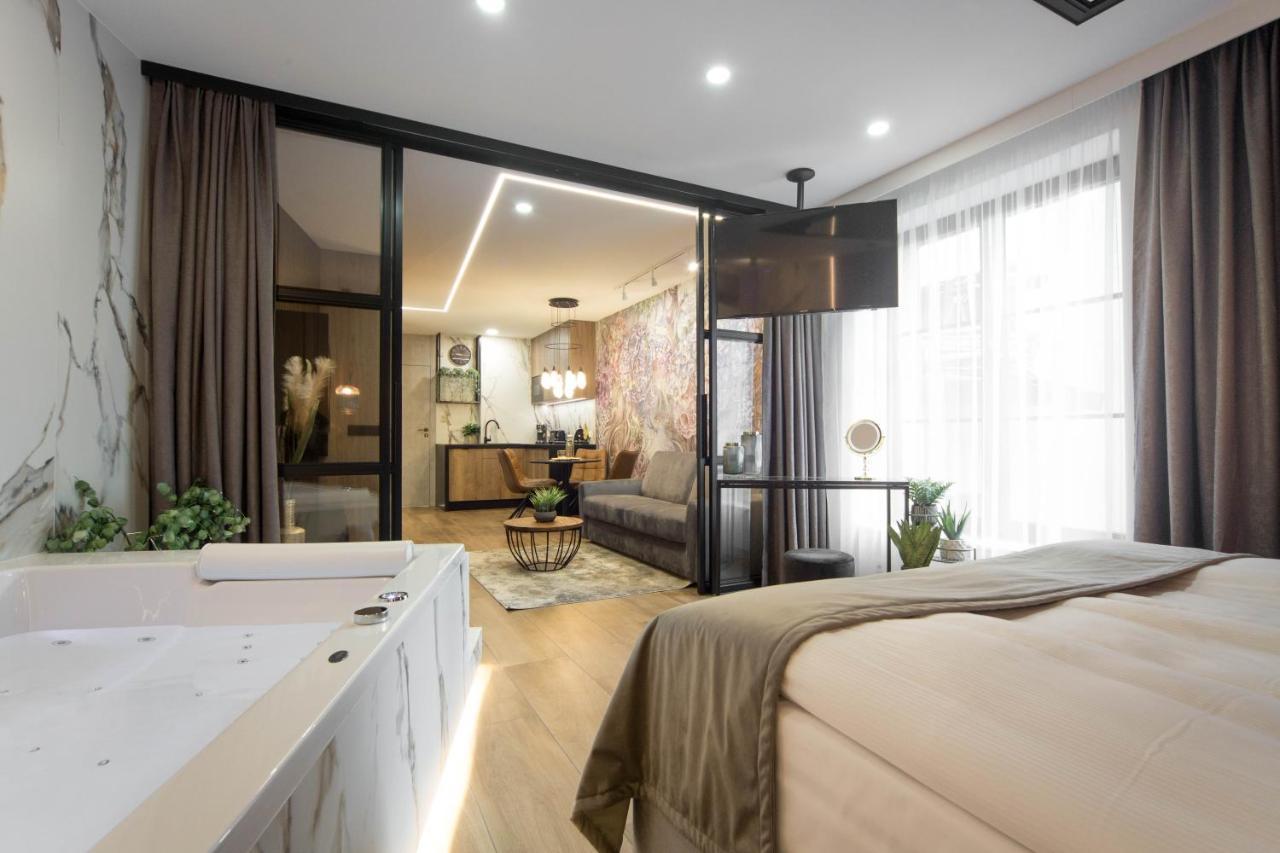 Jacuzzi Apartment Main Square Красков Екстериор снимка