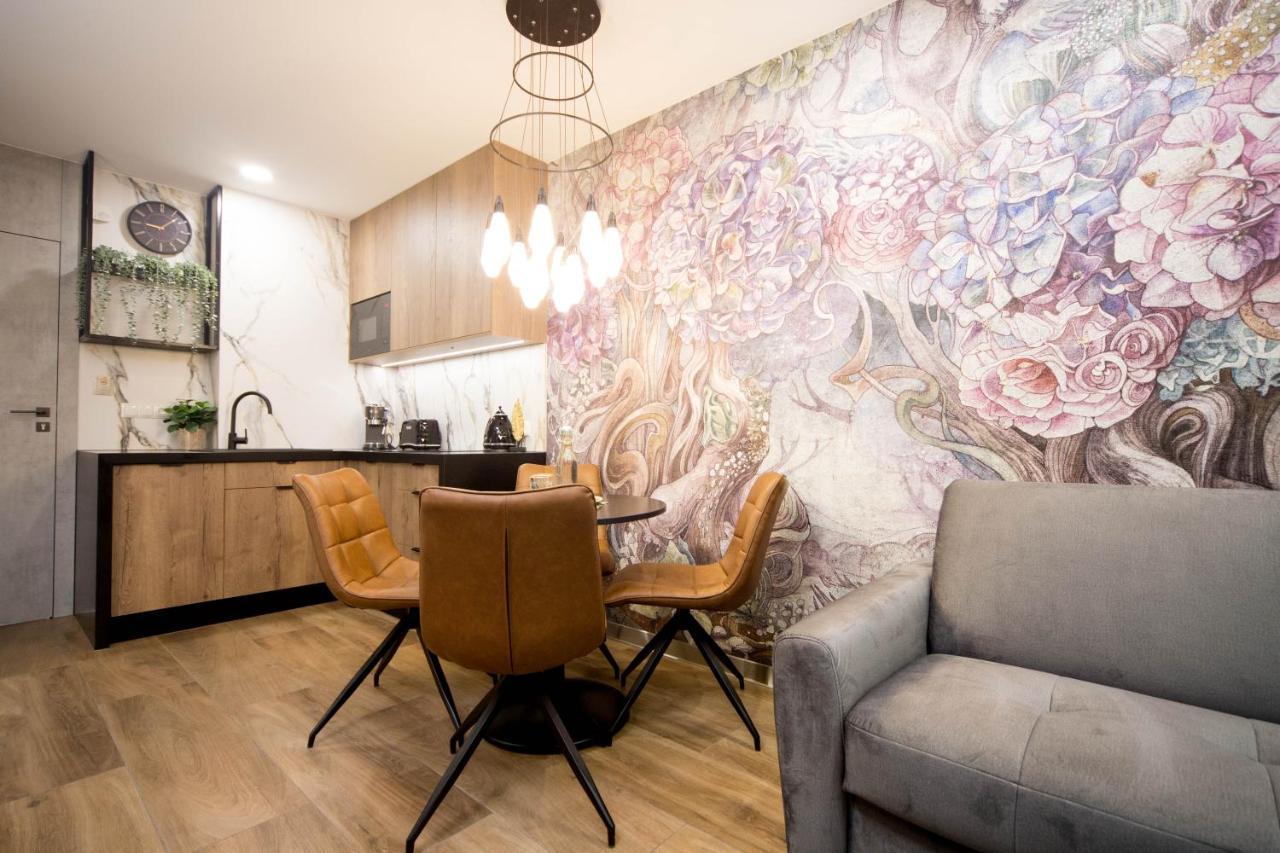 Jacuzzi Apartment Main Square Красков Екстериор снимка