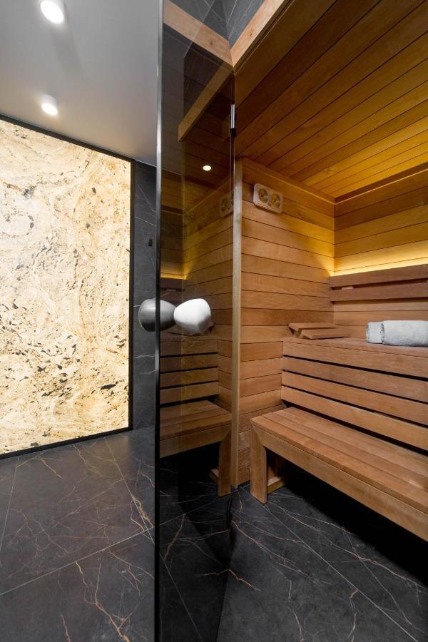 Jacuzzi Apartment Main Square Красков Екстериор снимка